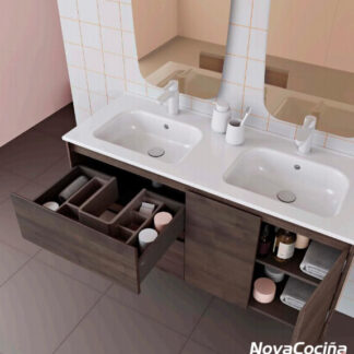 Mueble de baño en tonos madera con piletas dobles